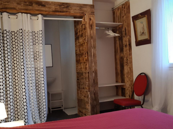 Maison chambre en bas